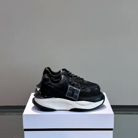 ジバンシィ スニーカー