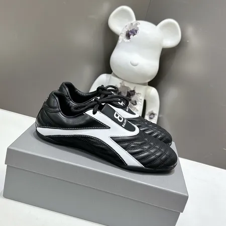 バレンシアガ カジュアルシューズ