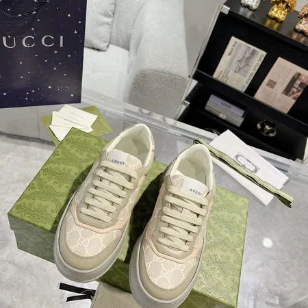 グッチ カジュアルシューズ