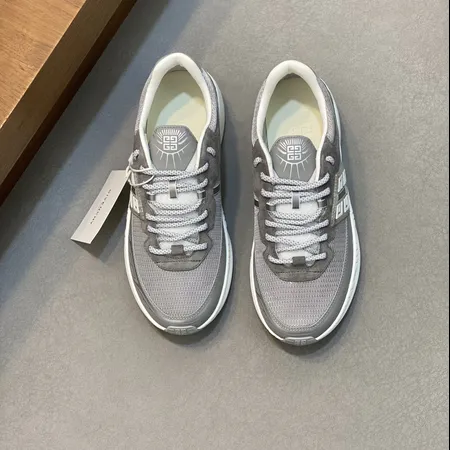 ジバンシィ スニーカー