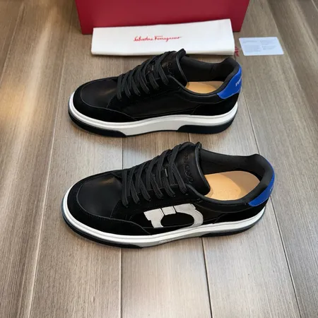 フェラガモ カジュアルシューズ