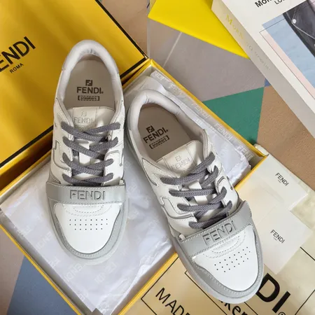 フェンディ カジュアルシューズ