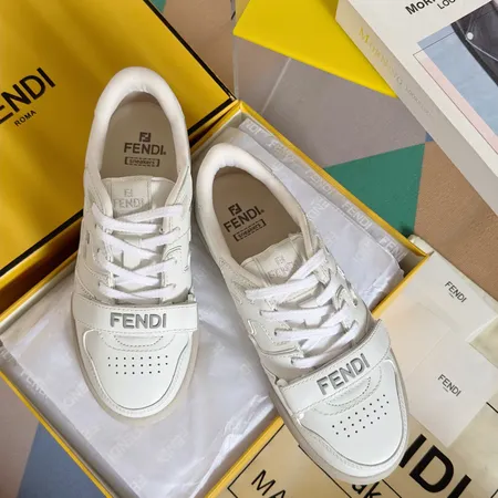 フェンディ カジュアルシューズ