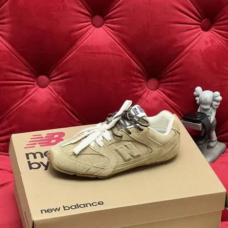 ミュウミュウ スニーカー