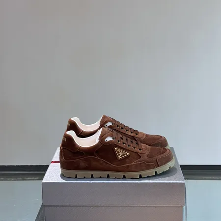 プラダ カジュアルシューズ