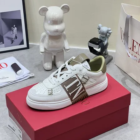 ヴァレンティノ カジュアルシューズ