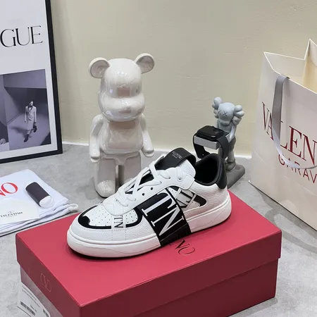 ヴァレンティノ カジュアルシューズ