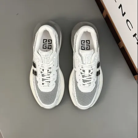 ジバンシィ スニーカー