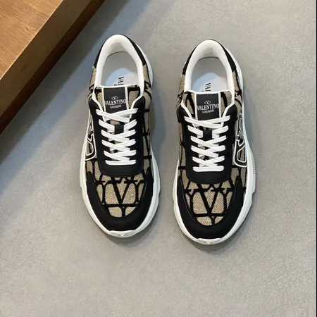 ヴァレンティノ スニーカー
