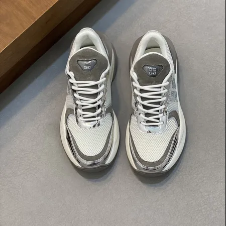 ジバンシィ スニーカー