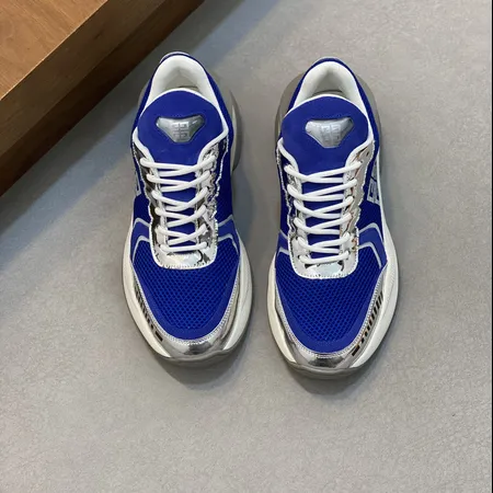 ジバンシィ スニーカー