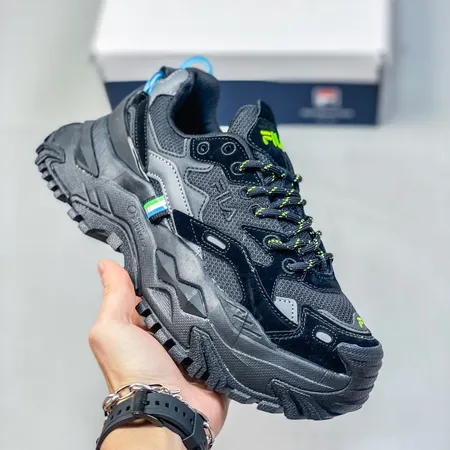 フィラ スニーカー