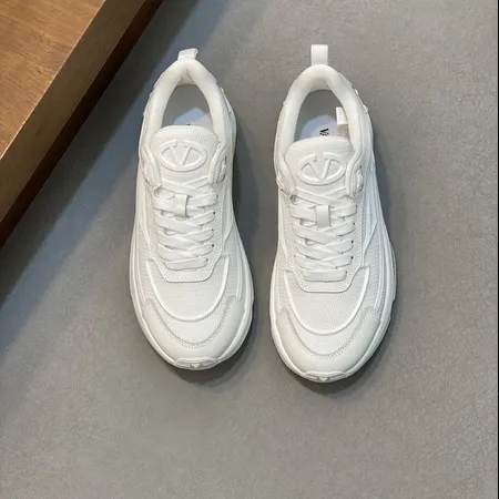 ヴァレンティノ スニーカー