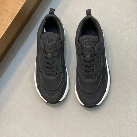 ヴァレンティノ スニーカー