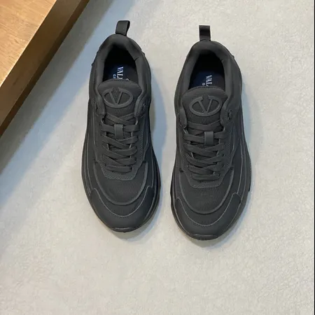 ヴァレンティノ スニーカー