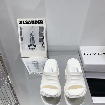 ジバンシィ スリッパ