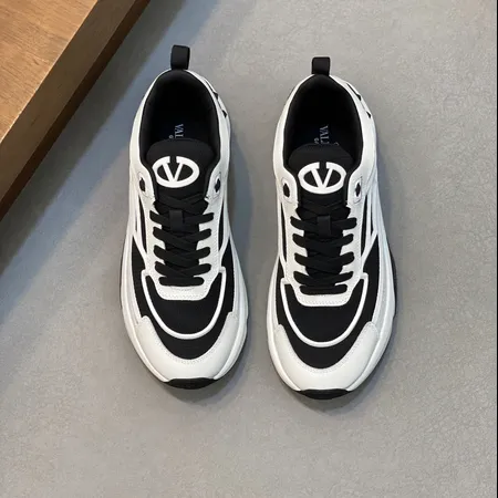 ヴァレンティノ スニーカー