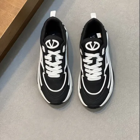 ヴァレンティノ スニーカー