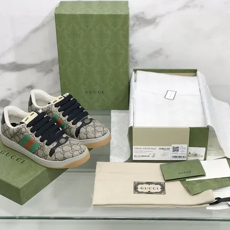 グッチ カジュアルシューズ