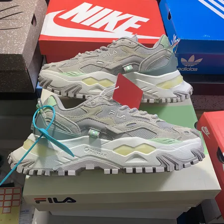 フィラ スニーカー