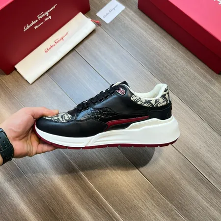 フェラガモ カジュアルシューズ