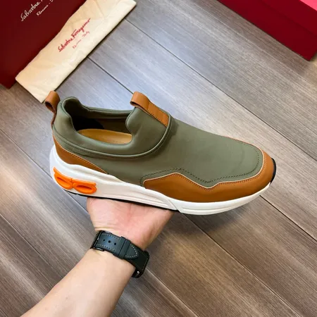 フェラガモ カジュアルシューズ