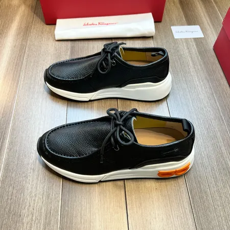 フェラガモ カジュアルシューズ