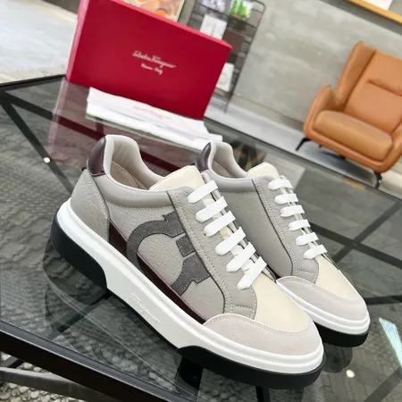 フェラガモ カジュアルシューズ