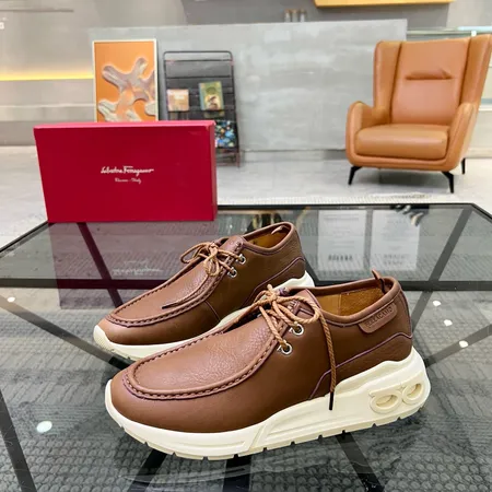 フェラガモ カジュアルシューズ