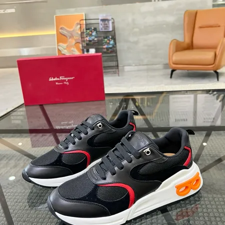 フェラガモ カジュアルシューズ