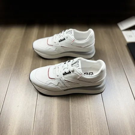 ジバンシィ スニーカー