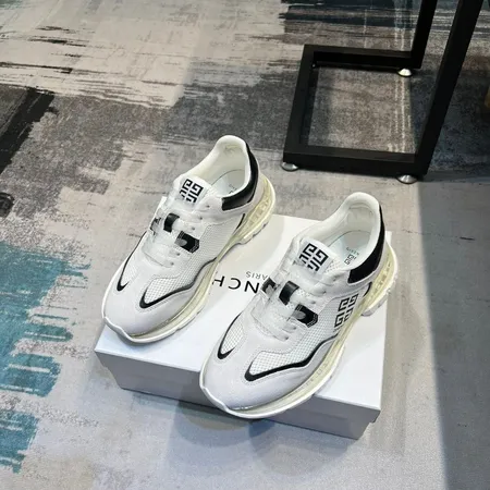 ジバンシィ スニーカー