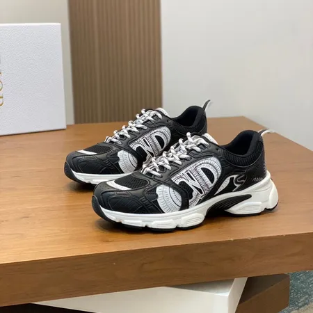 ディオール スニーカー