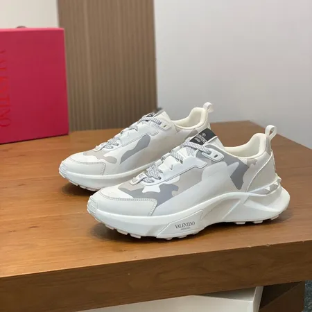 ヴァレンティノ スニーカー