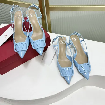 ヴァレンティノ サンダル