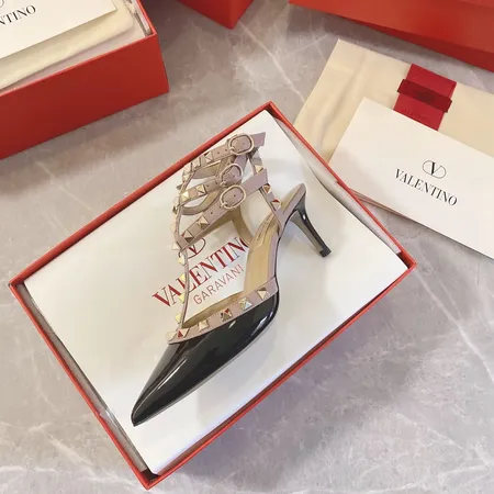 ヴァレンティノ サンダル