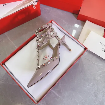 ヴァレンティノ サンダル