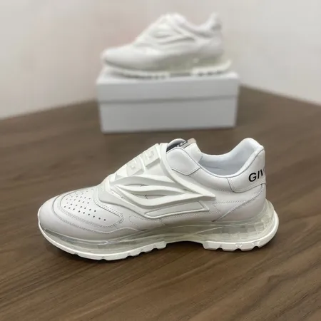 ジバンシィ スニーカー