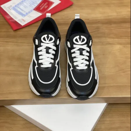 ヴァレンティノ スニーカー