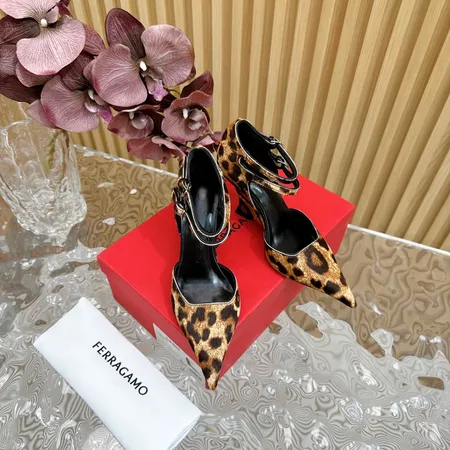 フェラガモ サンダル