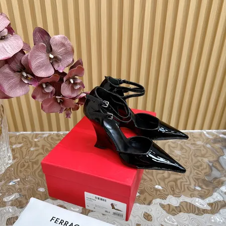 フェラガモ サンダル