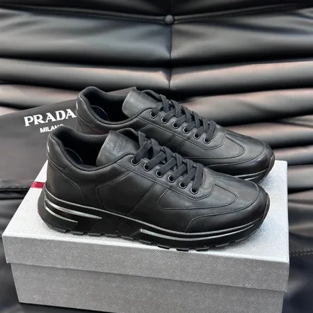 プラダ スニーカー