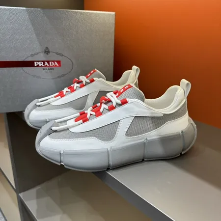 プラダ スニーカー