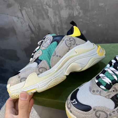 バレンシアガ スニーカー