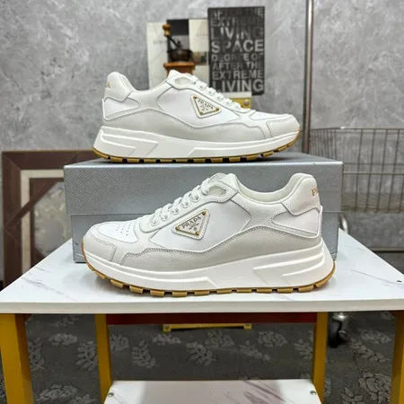 プラダ スニーカー