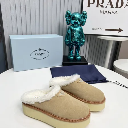 プラダ カジュアルシューズ