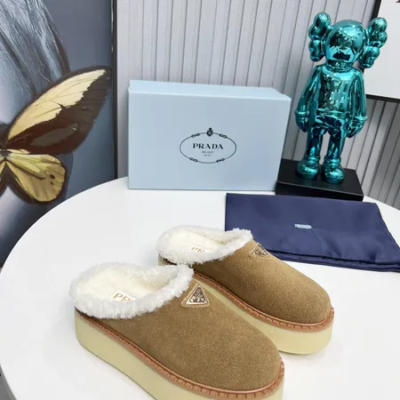 プラダ カジュアルシューズ