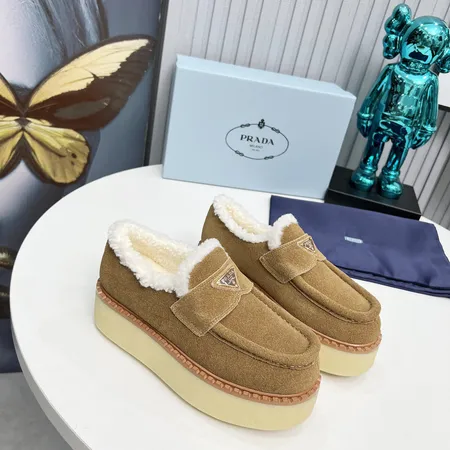 プラダ カジュアルシューズ