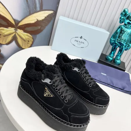 プラダ カジュアルシューズ