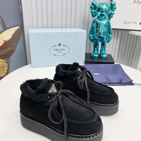 プラダ カジュアルシューズ